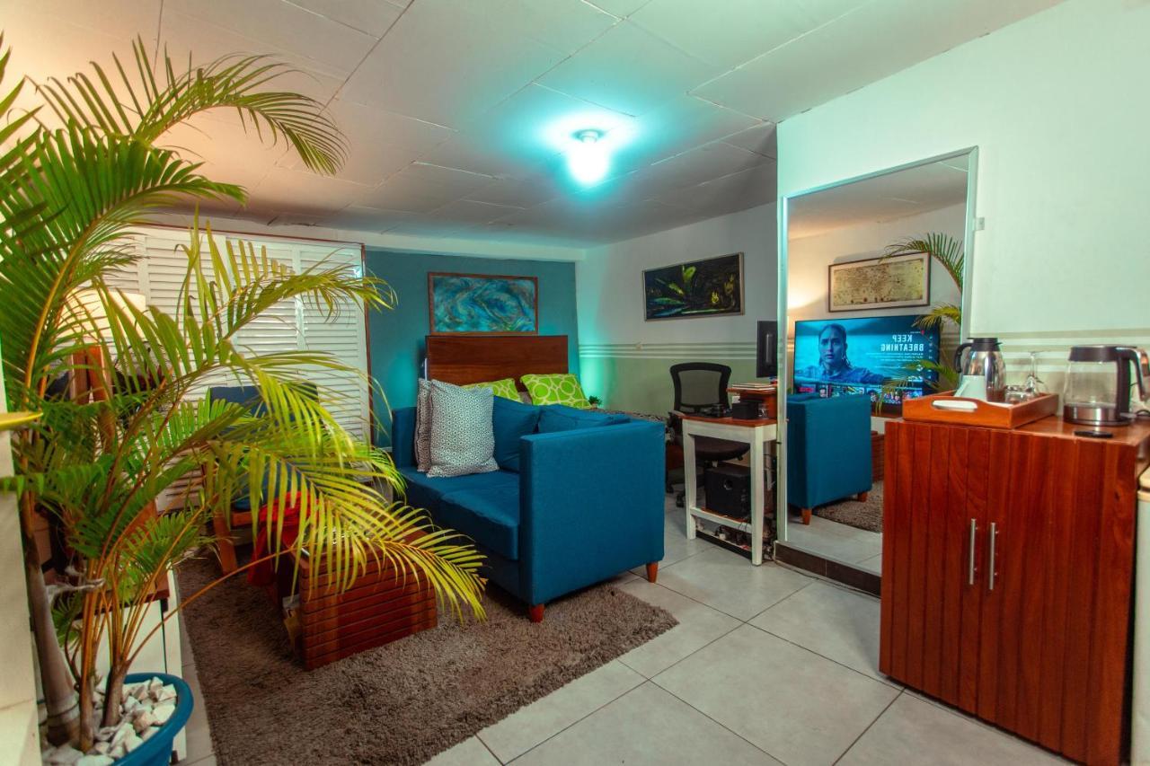 Palm Springs Bed & Breakfast Limbe Exterior foto